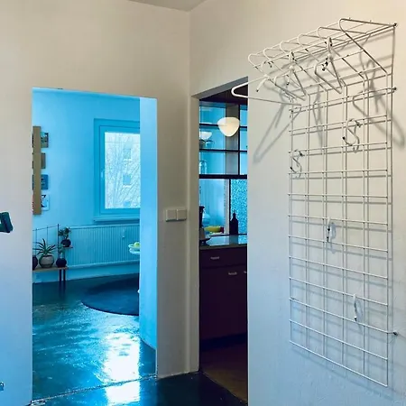 Ostloft - Plattenbauappartement In *