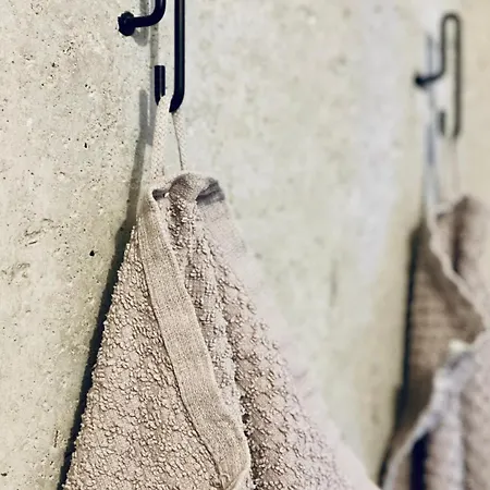 Ostloft - Plattenbauappartement In Апартаменты