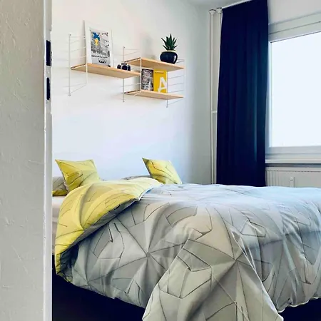 Ostloft - Plattenbauappartement In Айзенхюттенштадт