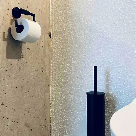 Ostloft - Plattenbauappartement In * Айзенхюттенштадт