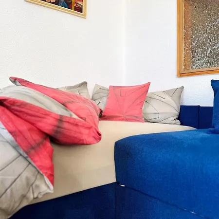 Апартаменты Ostloft - Plattenbauappartement In *