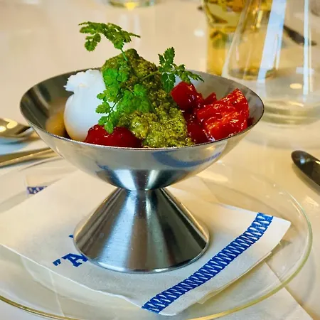 Ostloft - Plattenbauappartement In *