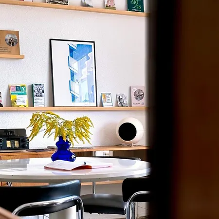 Ostloft - Plattenbauappartement In * Айзенхюттенштадт