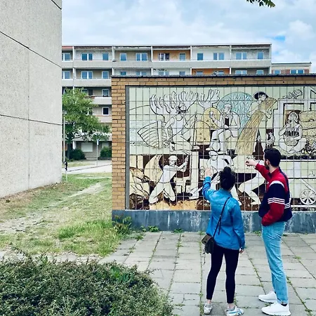 Ostloft - Plattenbauappartement In Апартаменты